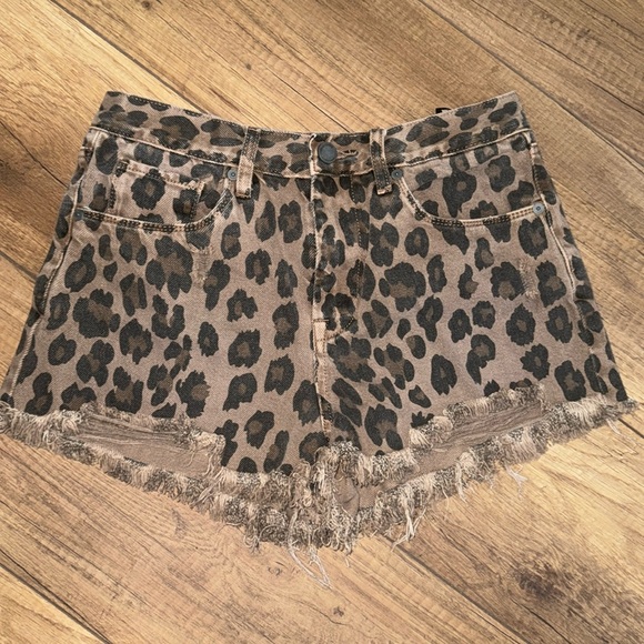 Blank NYC Pants - BlankNYC Cheetah Print Shorts